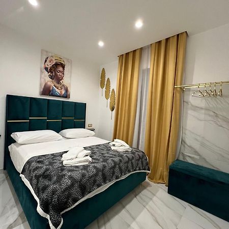 Familia Hotel Napoli Bagian luar foto