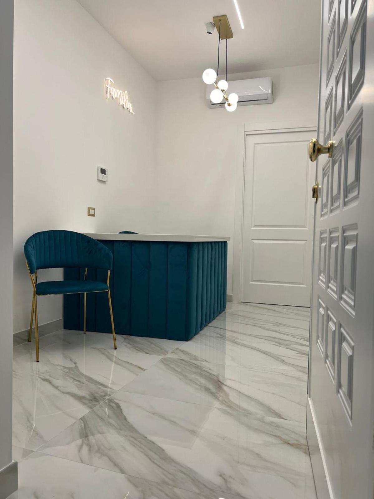 Familia Hotel Napoli Bagian luar foto