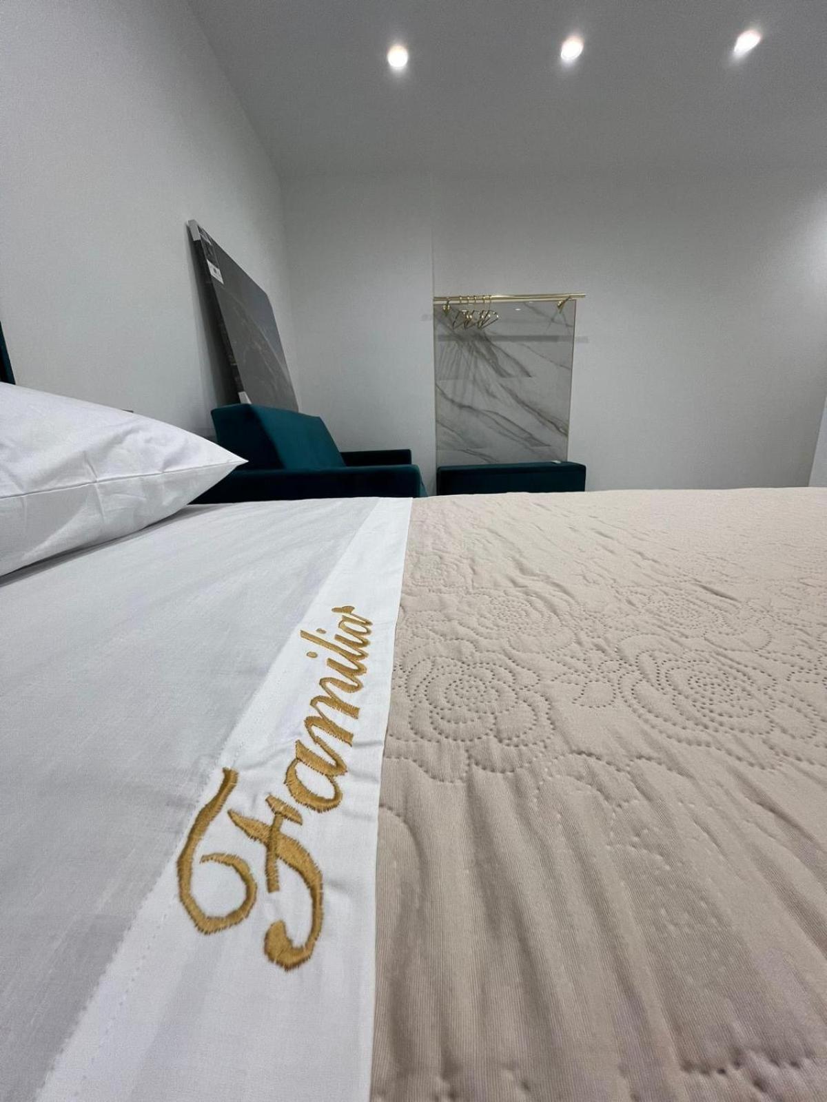 Familia Hotel Napoli Bagian luar foto