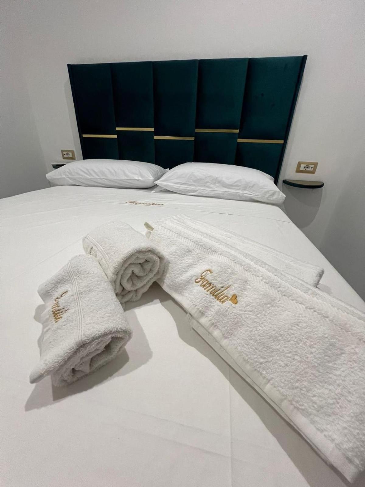 Familia Hotel Napoli Bagian luar foto