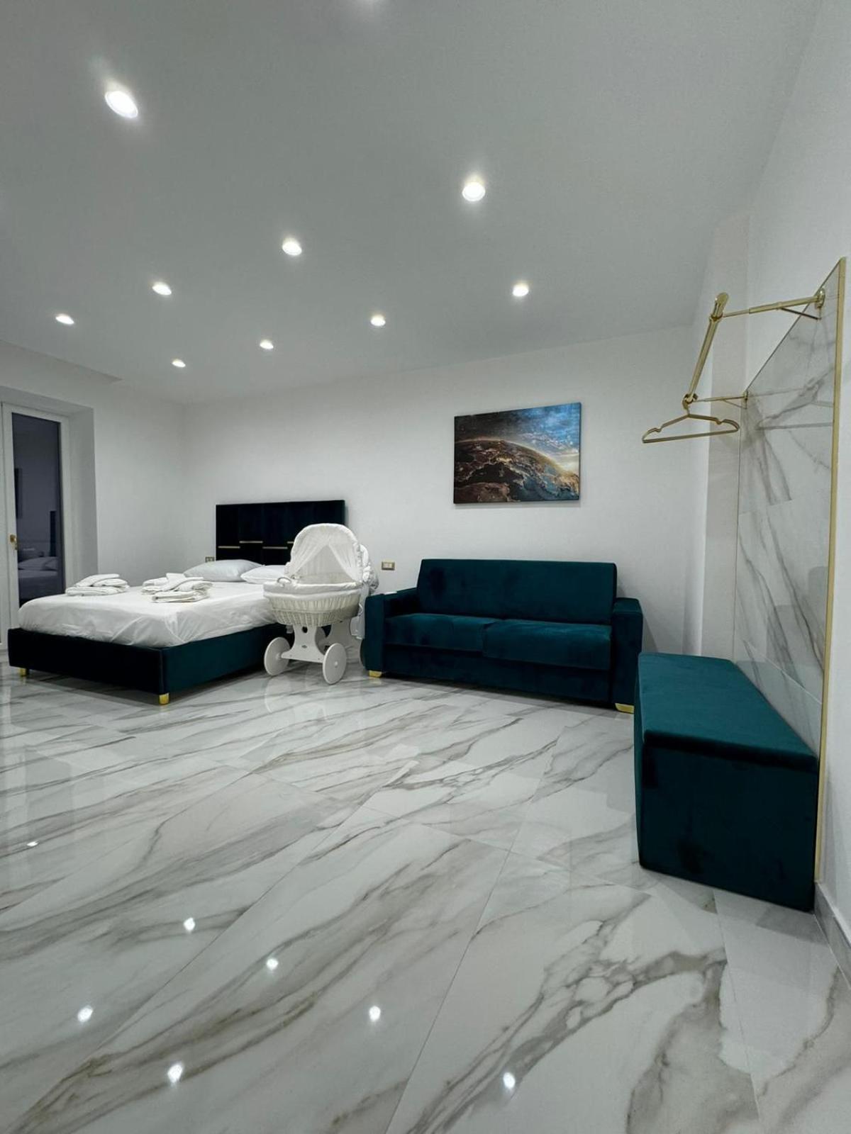 Familia Hotel Napoli Bagian luar foto