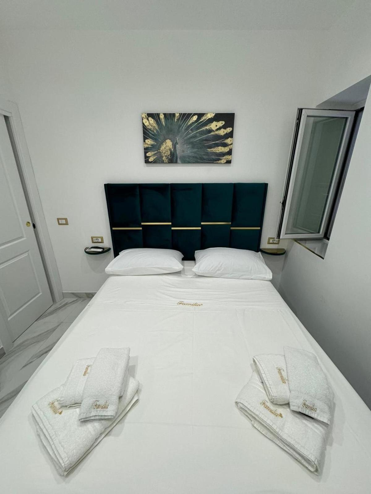 Familia Hotel Napoli Bagian luar foto