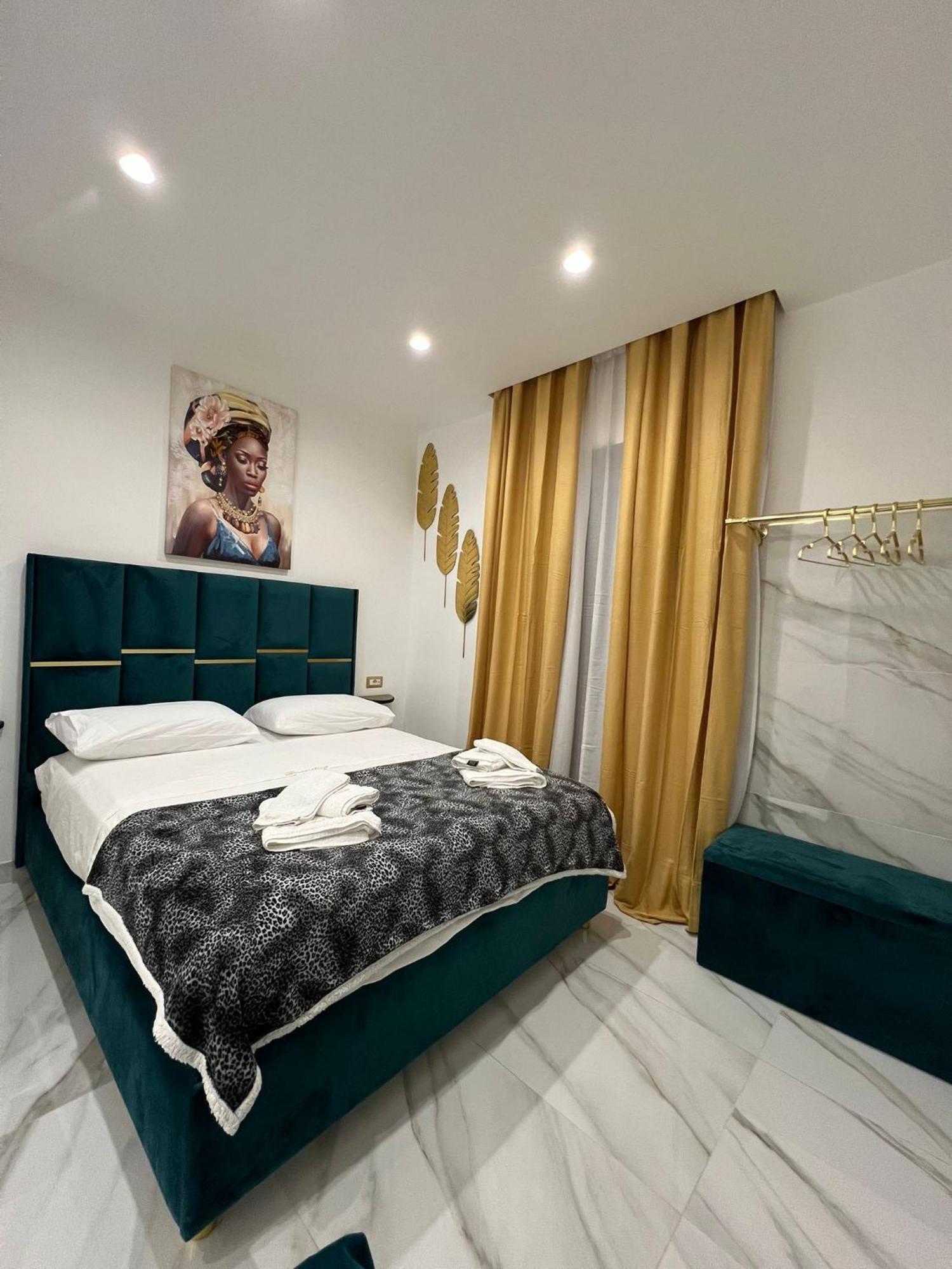 Familia Hotel Napoli Bagian luar foto