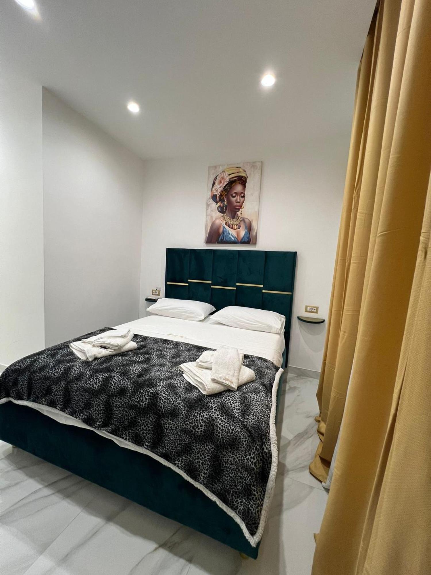 Familia Hotel Napoli Bagian luar foto