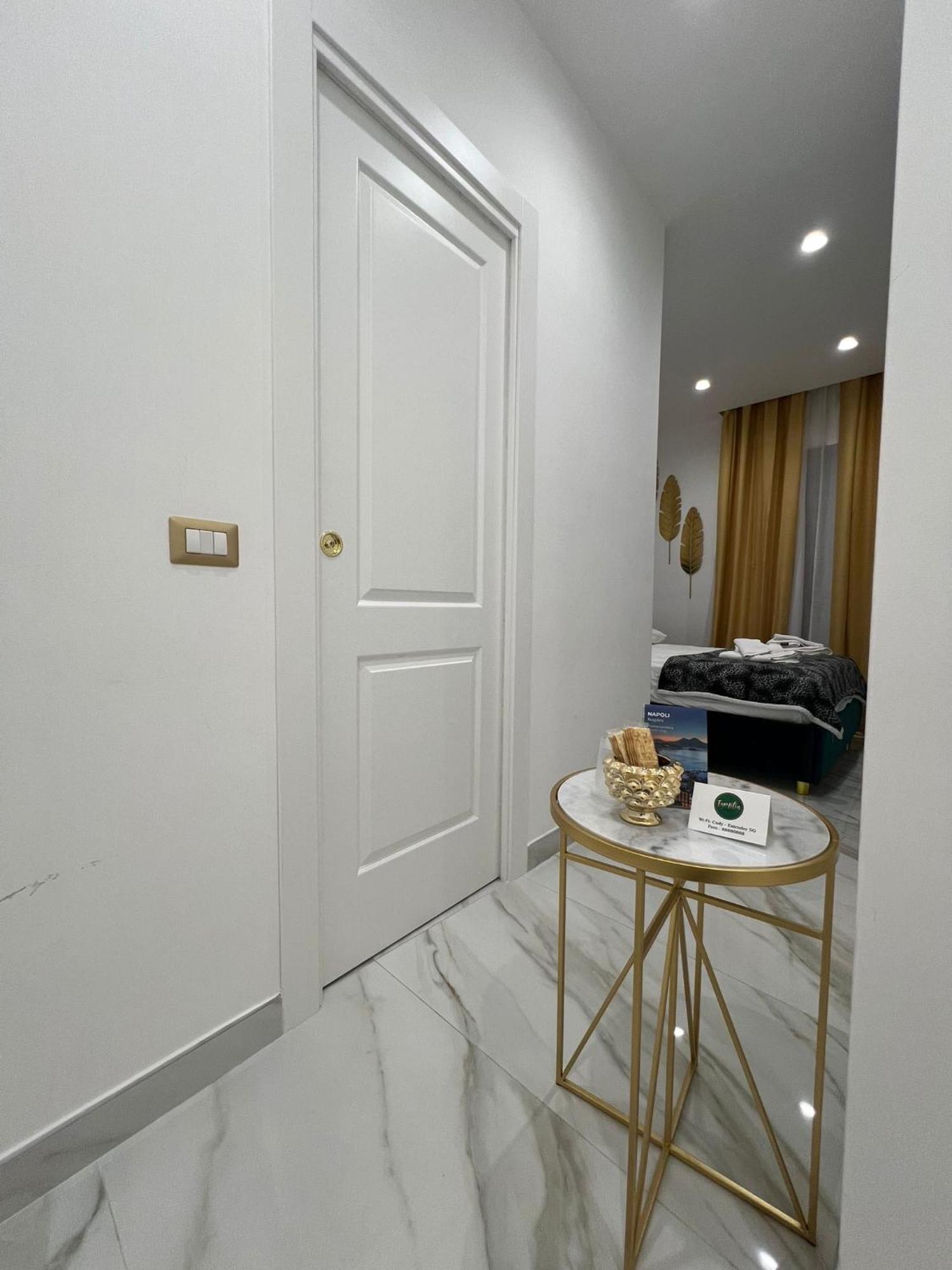 Familia Hotel Napoli Bagian luar foto