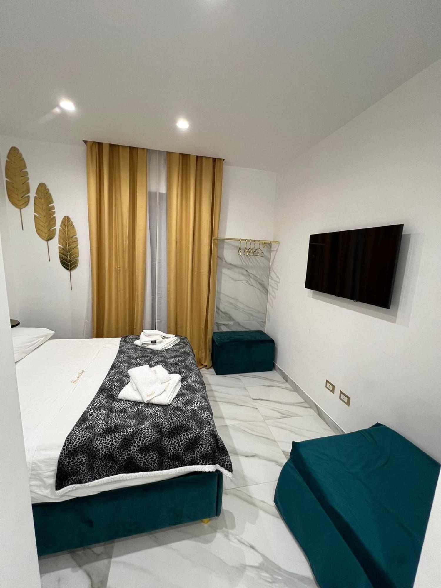 Familia Hotel Napoli Bagian luar foto