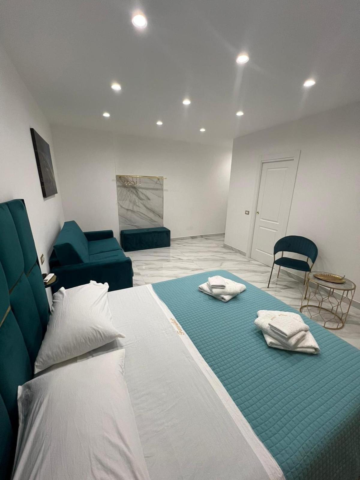 Familia Hotel Napoli Bagian luar foto