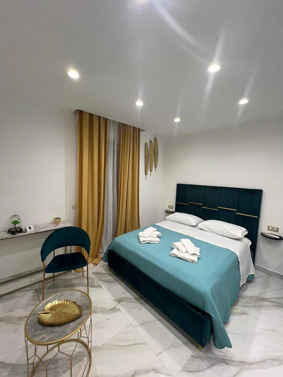 Familia Hotel Napoli Bagian luar foto