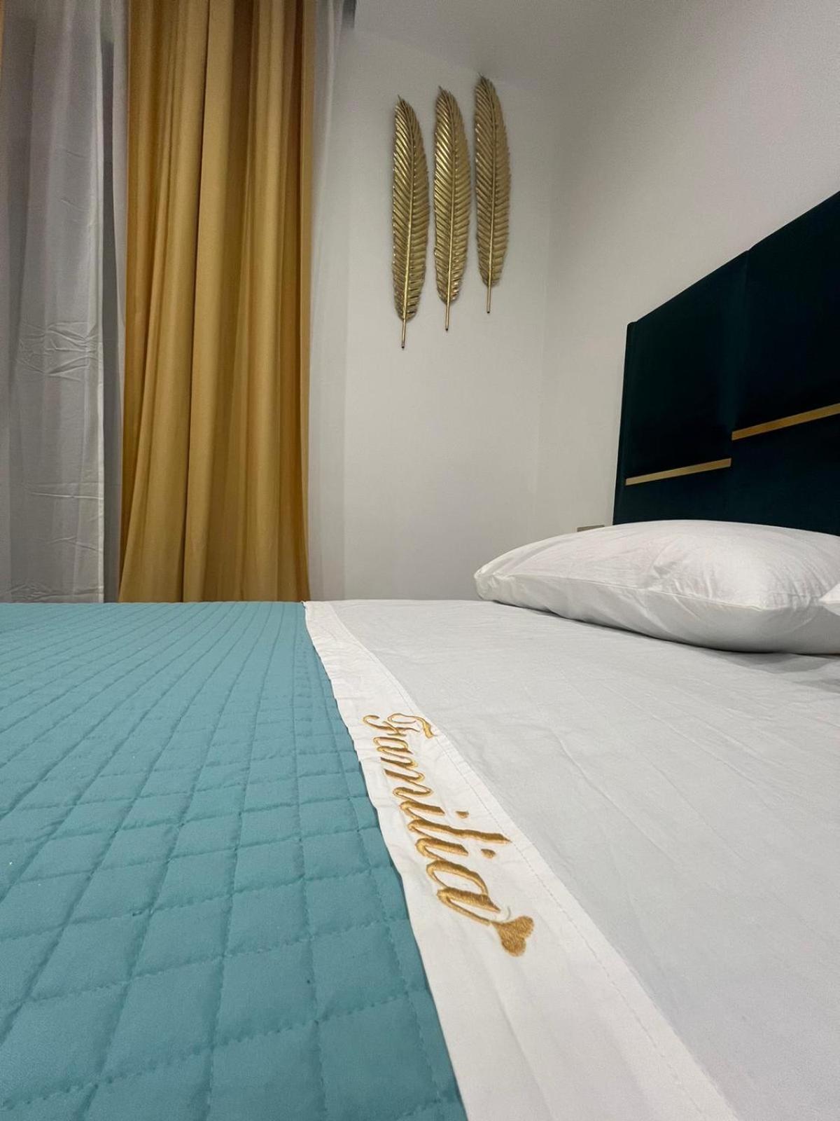 Familia Hotel Napoli Bagian luar foto
