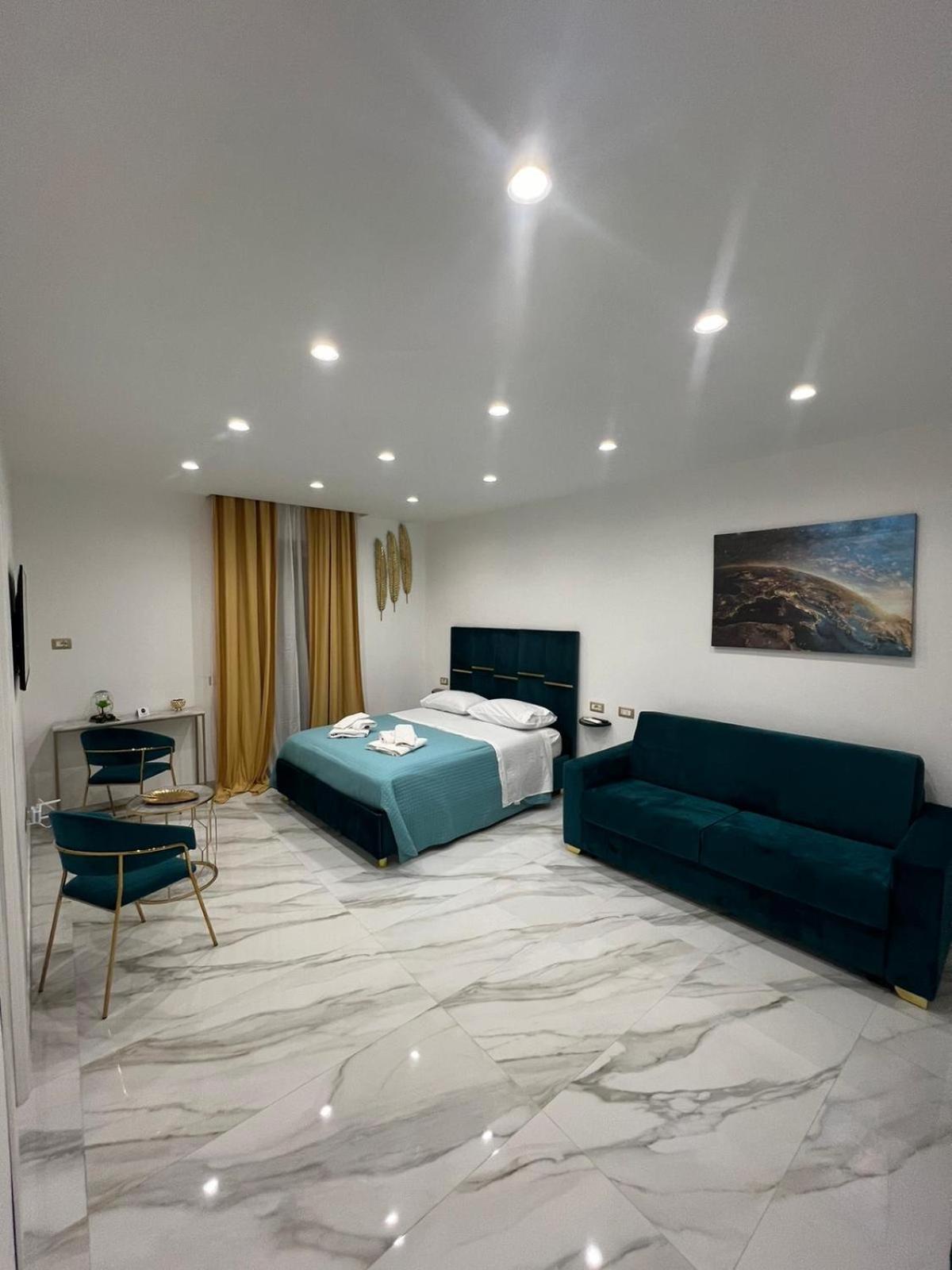 Familia Hotel Napoli Bagian luar foto